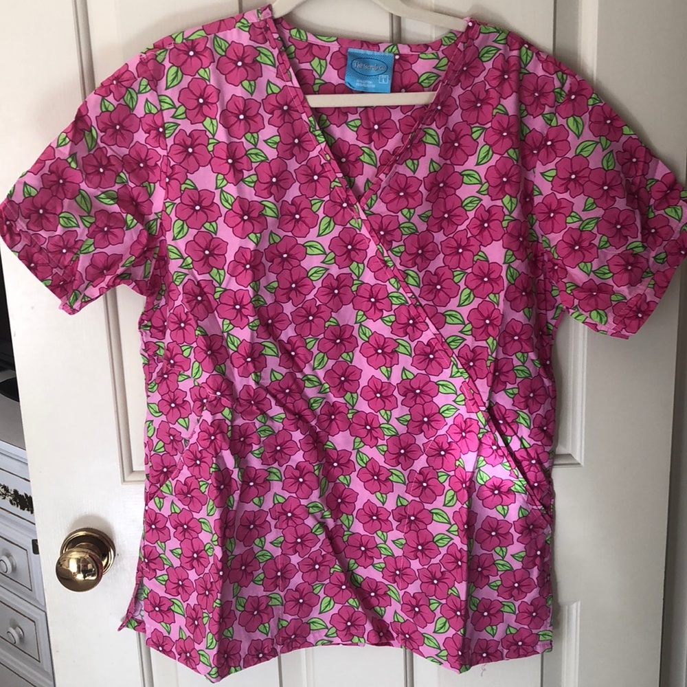 Floral scrub top